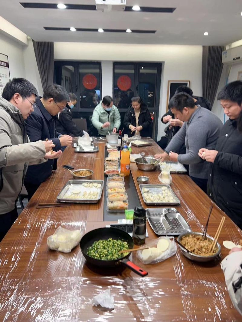 通達(dá)軟件公司組織開展“情暖冬至，餃香飄逸”冬至包餃子活動(dòng)